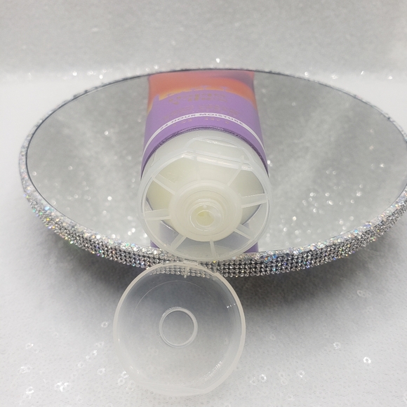 Bath and Body Works Happy Vibes Body Cream 8oz Shea & Hyaluronic Acid - Picture 3 of 5